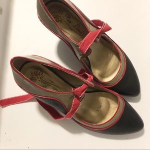 POETIC LICENSE schools out retro inspired heels